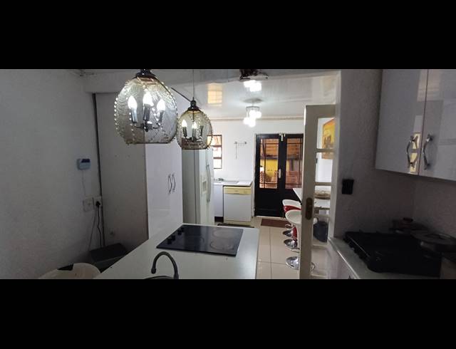 4 BEDROOM HOUSE FOR SALE IN PALM SPRINGS